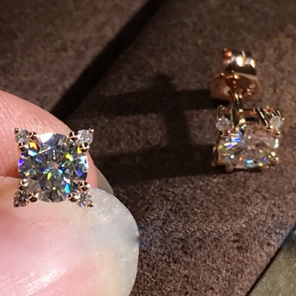 *NEW 18K 2.5 CT Solitaire Diamond Stud Earrings - Picture 2 of 6